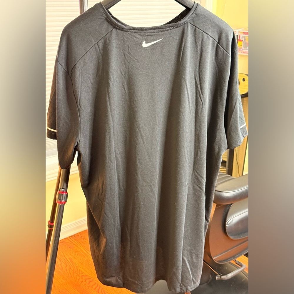 BEAUTIFUL NIKE RUNNING DriFit T-SHIRT RISE 365 RUN!!! - Picture 4 of 7